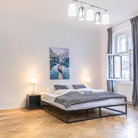 Spacious 2Br Apt -Near Wiener Stadthalle Burggassewiener Well Located Extérieur photo