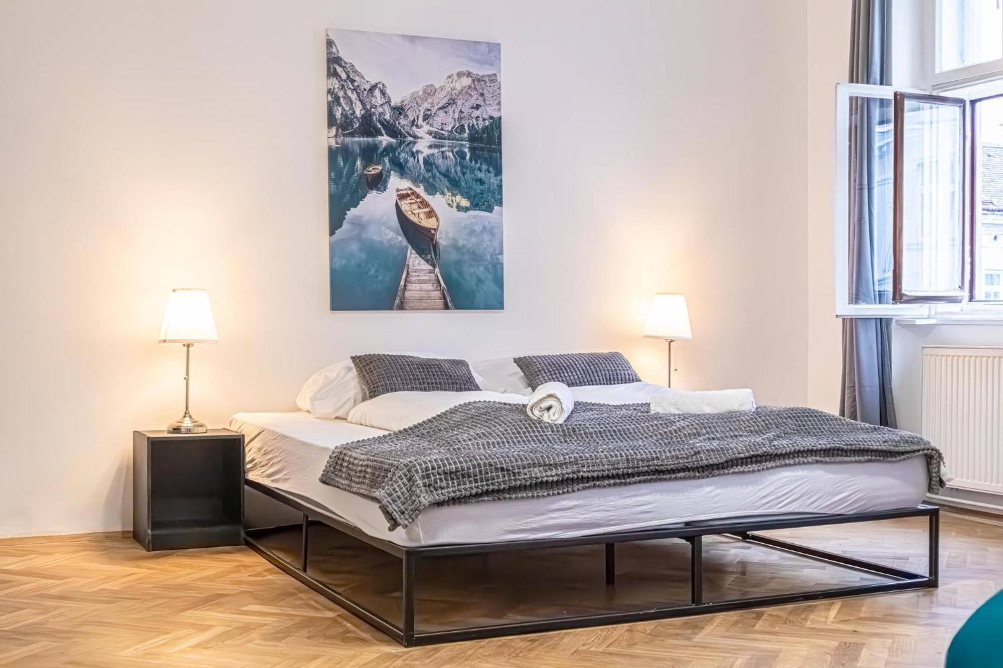 Spacious 2Br Apt -Near Wiener Stadthalle Burggassewiener Well Located Extérieur photo