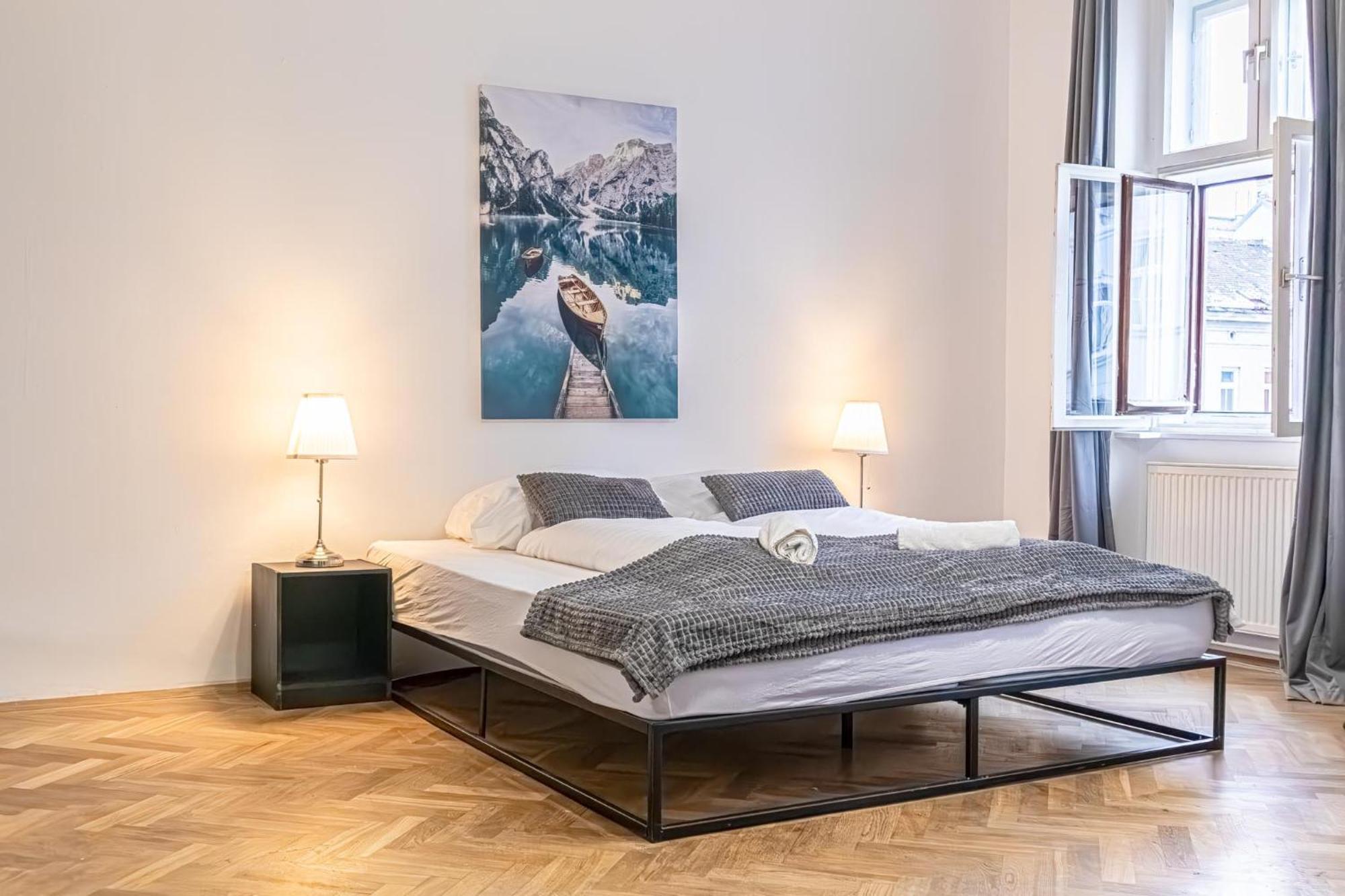 Spacious 2Br Apt -Near Wiener Stadthalle Burggassewiener Well Located Extérieur photo