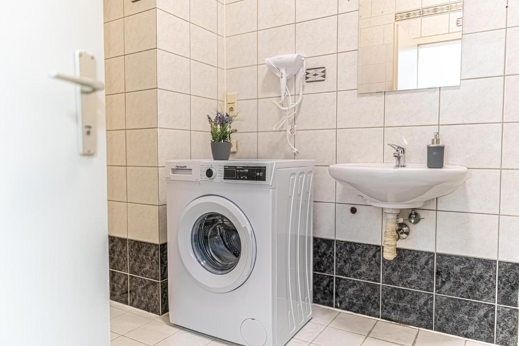Spacious 2Br Apt -Near Wiener Stadthalle Burggassewiener Well Located Extérieur photo