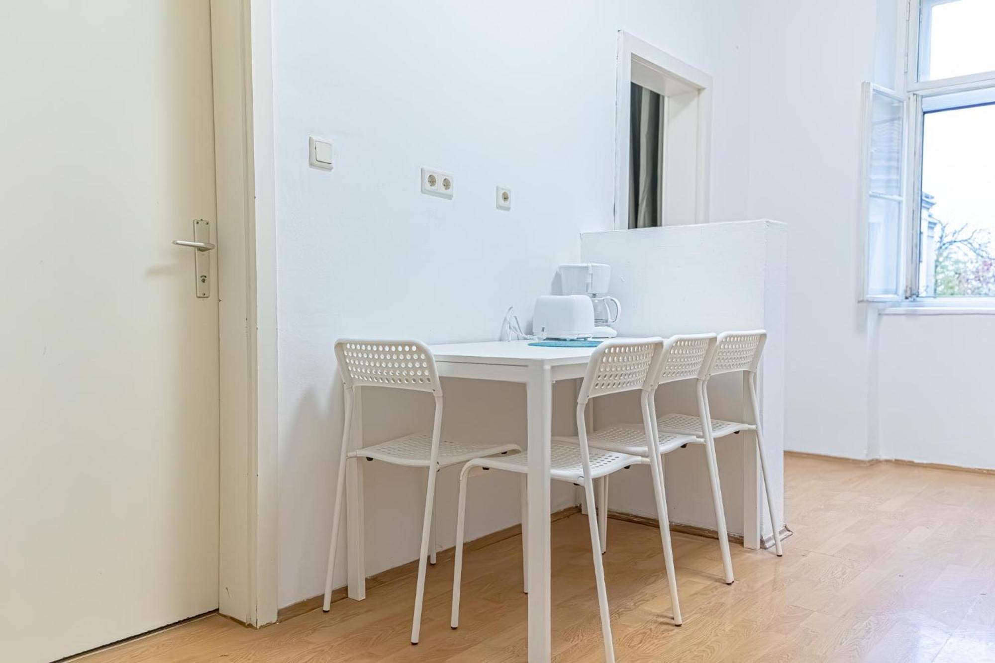 Spacious 2Br Apt -Near Wiener Stadthalle Burggassewiener Well Located Extérieur photo